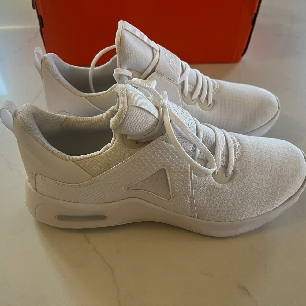 Nike Air Max Bella TR 5 - Women's Size 10